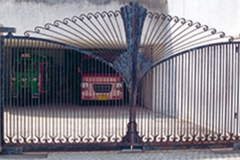 自宅鋳物門扉のデザイン 1992年